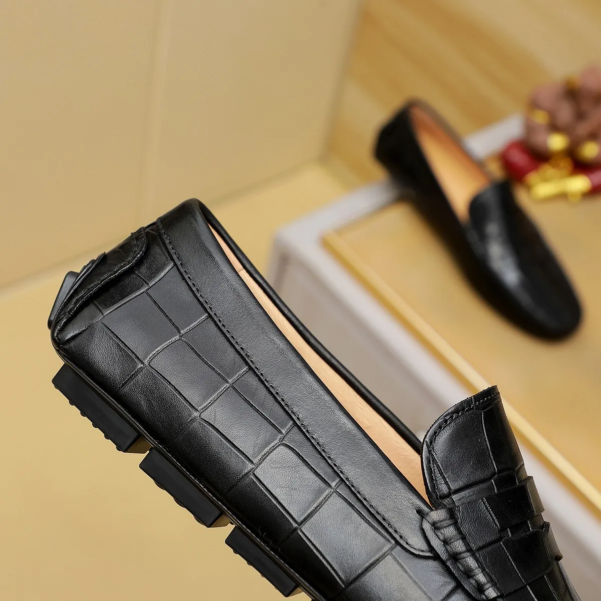 Men's shoes 💰360 💰 LV Louis Vuitton's top-quality Peaches men's shoes 💯Original copy of the official website, the upper is made of imported official website 1:1 material ❌Italian 🇮🇹 cowhide surface, imported pigskin lining. It’s definitely not made with ordinary craftsmanship, it’s the model used by celebrities! The factory’s craftsmanship is designed to create the most perfect shoes for trendy men! Colors available! 38-44 yards